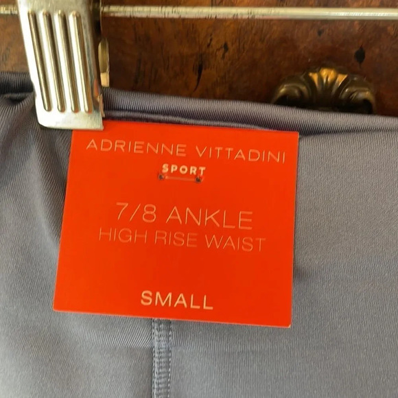 Nwt Adrienne Vittadini light purple woman’s workout leggings - Picture 9 of 13